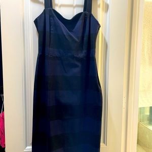 Great t-length denouncing dress with black/blue stripes